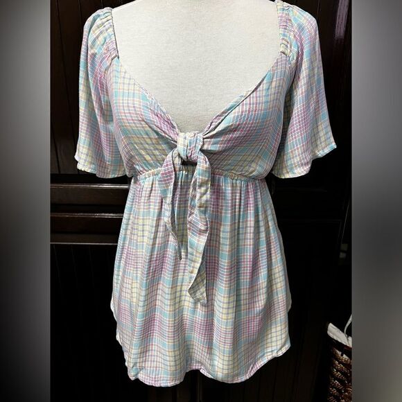 Woven Peek-a-boo Tie-Front Maternity Top - Isabel Maternity by Ingrid & Isabel - Picture 3 of 4